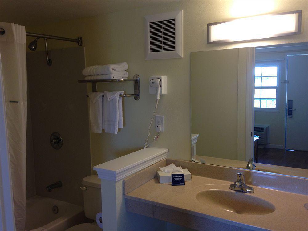 Travelodge By Wyndham Fairfield/napa Valley 2*